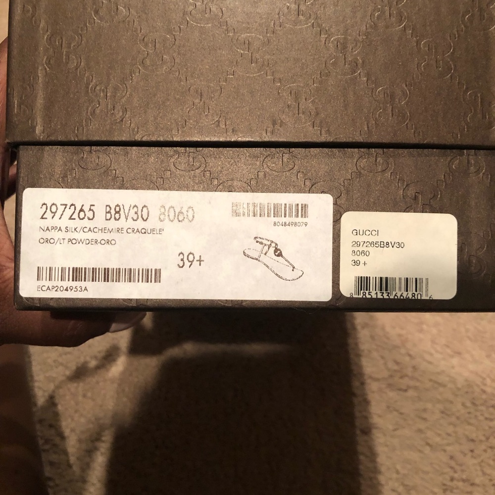 Gucci thong sandals in gold 100% Authentic